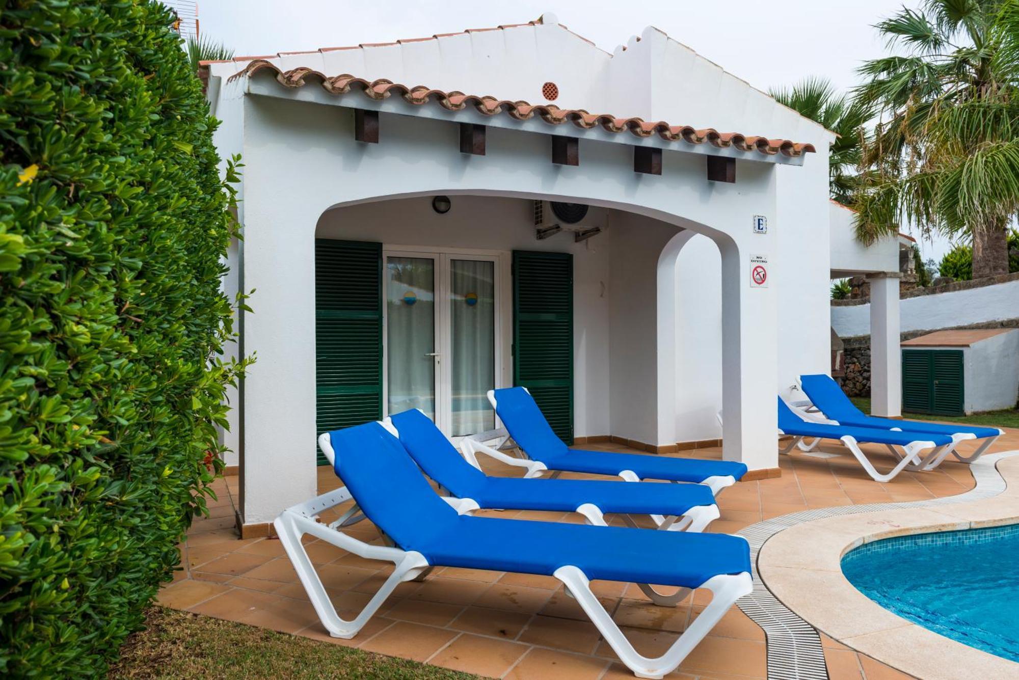 Apartchalet Villas Elvira. Villa E Son Carrio  Экстерьер фото
