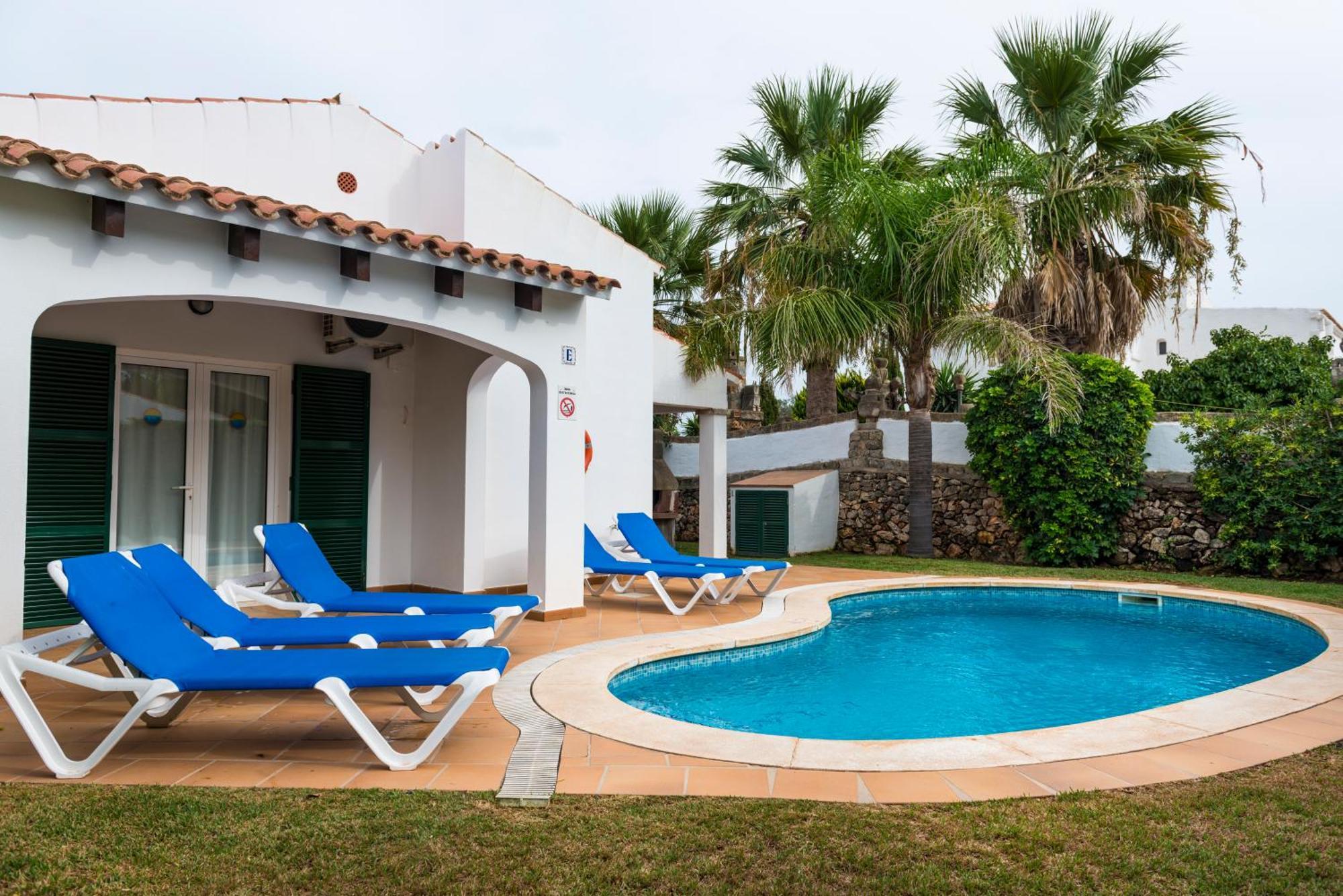 Apartchalet Villas Elvira. Villa E Son Carrio  Экстерьер фото